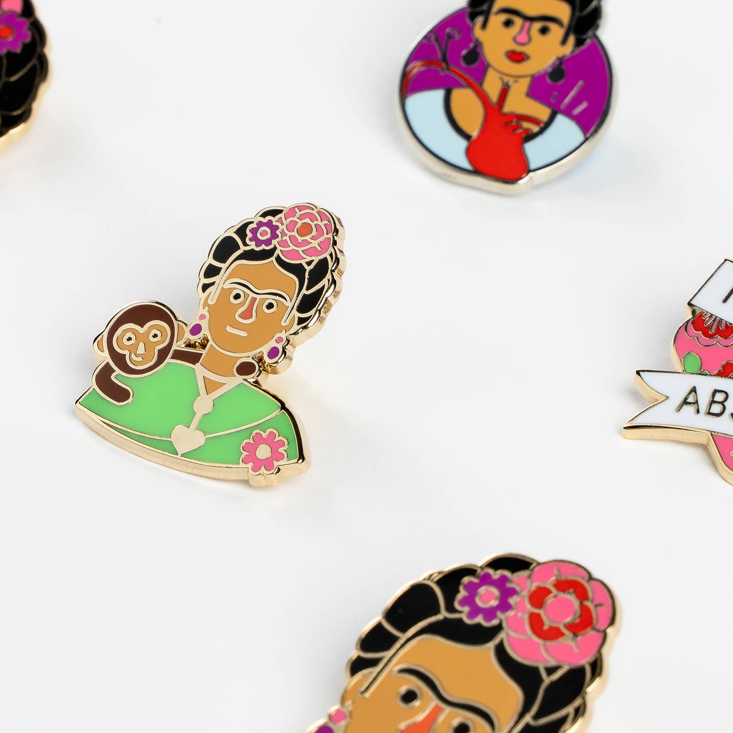 Pin’s Frida avec un singe