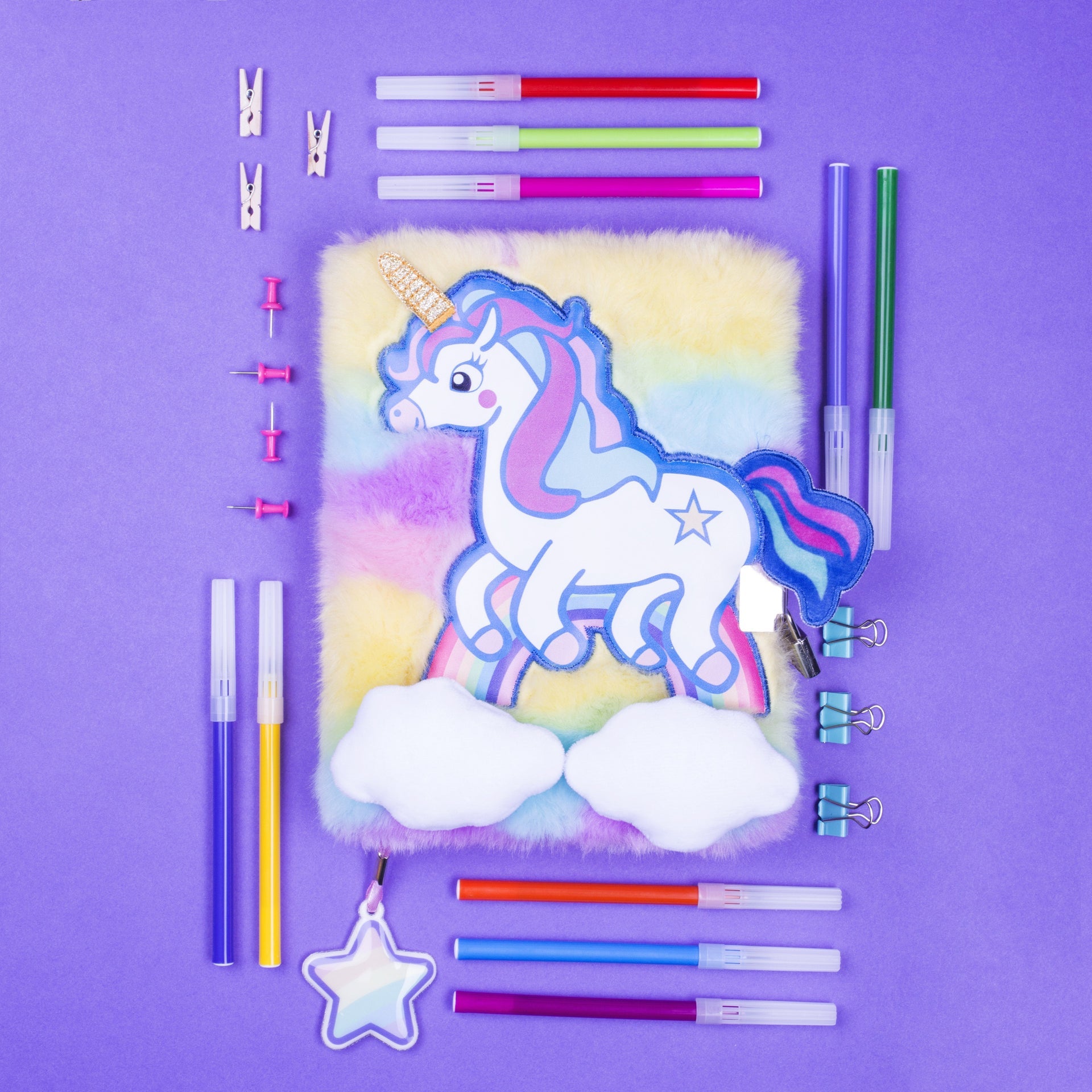 Carnet en peluche – licorne arc-en-ciel