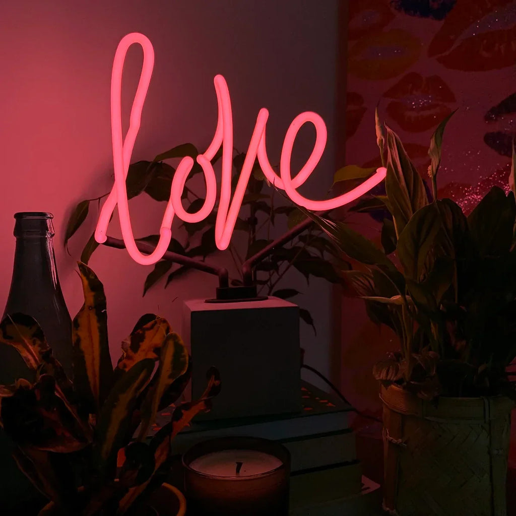 Insegna al neon "Love"