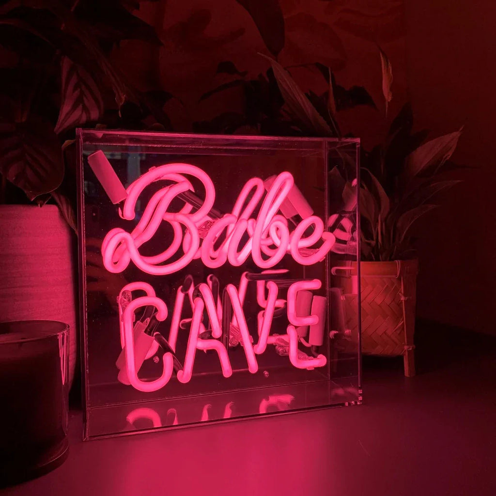 Insegna al neon BABE CAVE